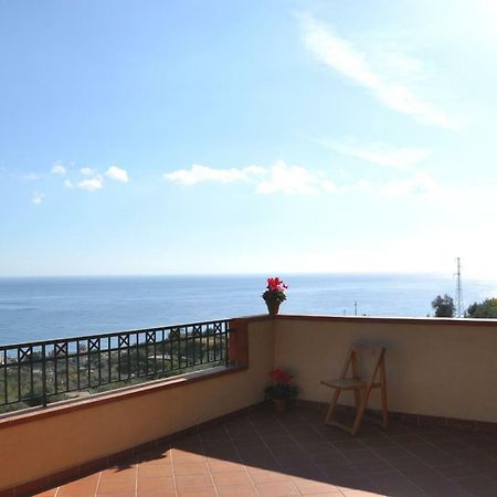 Villa Gemma Di Mare Santa Teresa Di Riva Exterior foto