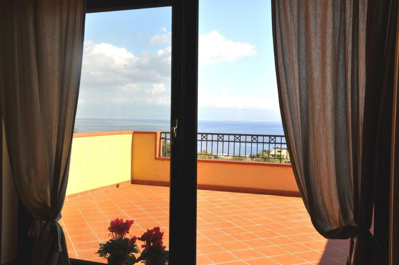 Villa Gemma Di Mare Santa Teresa Di Riva Exterior foto