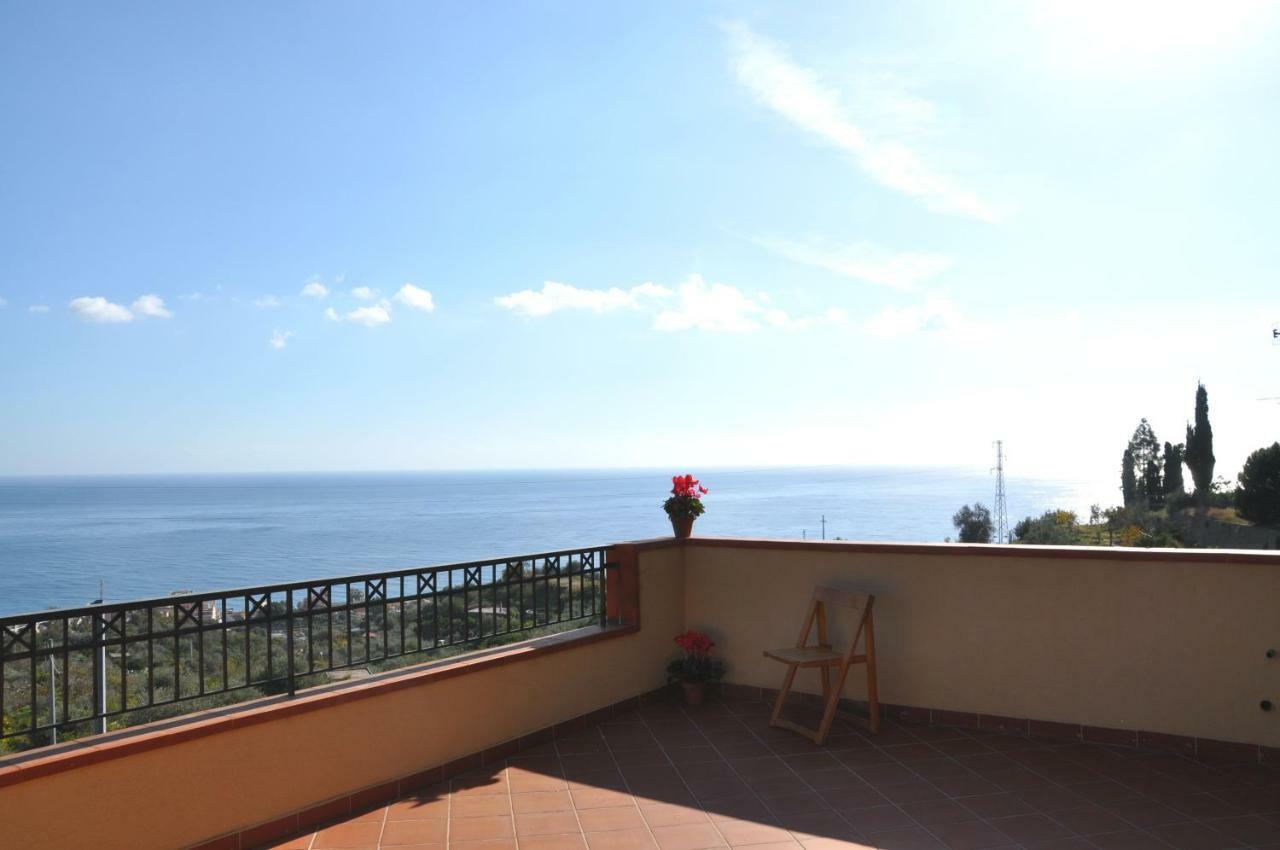 Villa Gemma Di Mare Santa Teresa Di Riva Exterior foto
