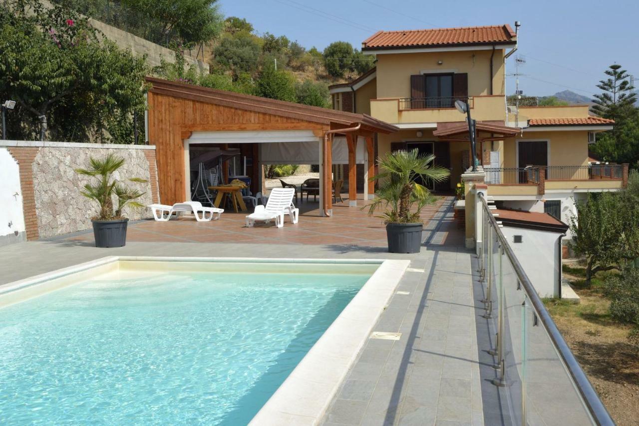 Villa Gemma Di Mare Santa Teresa Di Riva Exterior foto