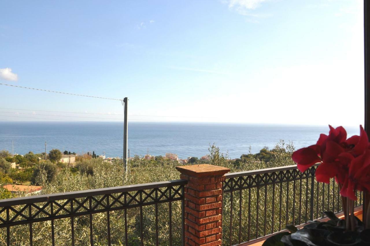 Villa Gemma Di Mare Santa Teresa Di Riva Exterior foto