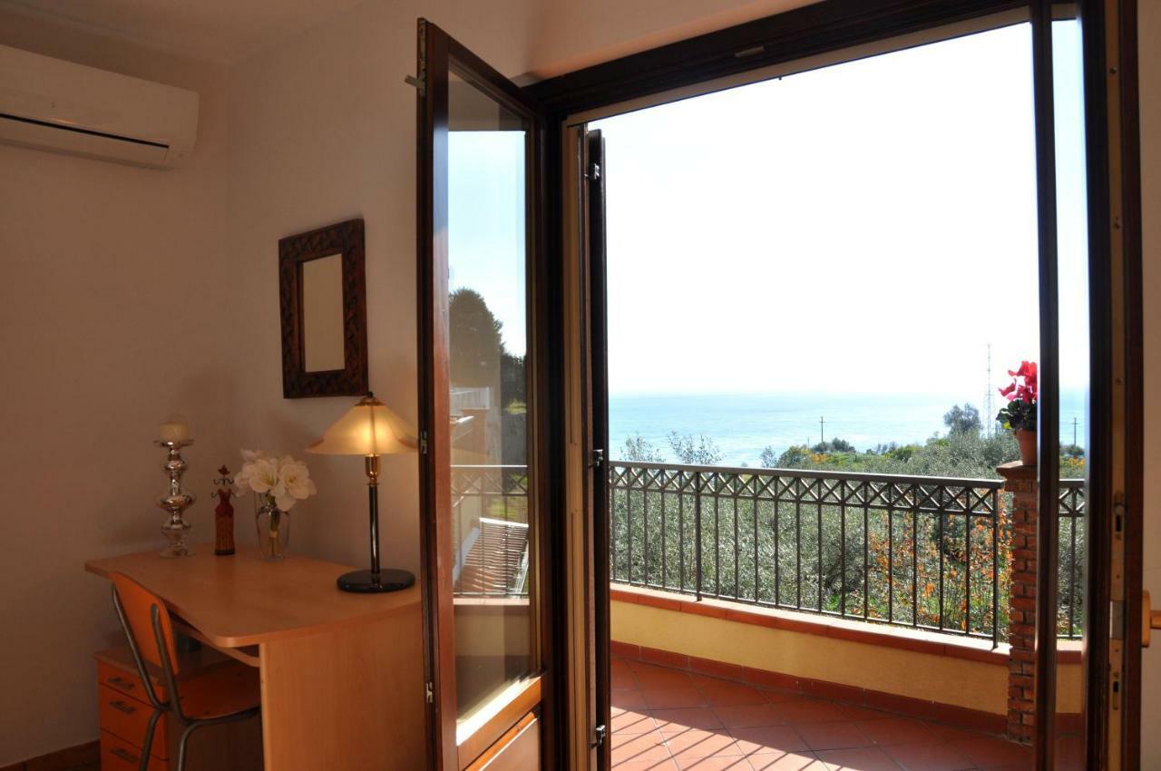 Villa Gemma Di Mare Santa Teresa Di Riva Exterior foto