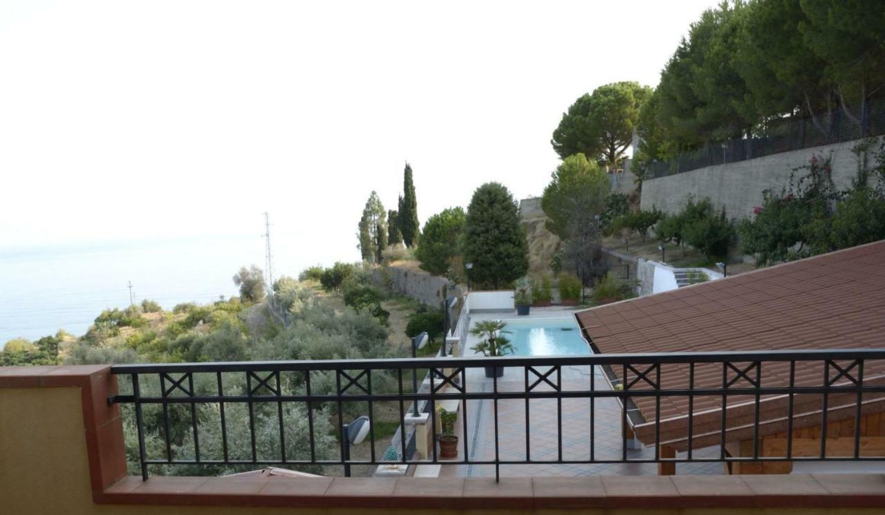 Villa Gemma Di Mare Santa Teresa Di Riva Exterior foto