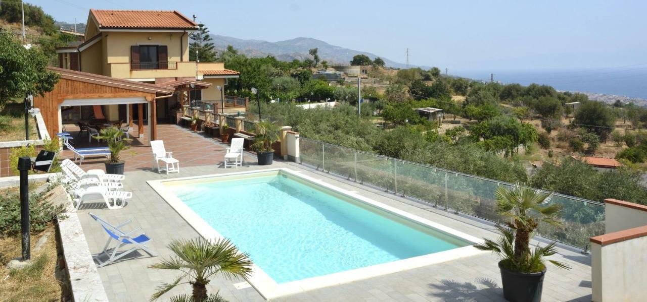 Villa Gemma Di Mare Santa Teresa Di Riva Exterior foto